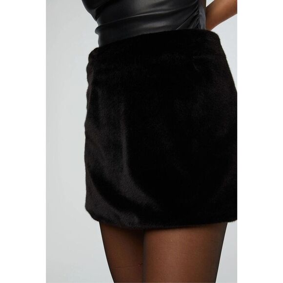 NWT WEWOREWHAT Faux Fur Black Mini Skirt.  Size 00 - Picture 8 of 12
